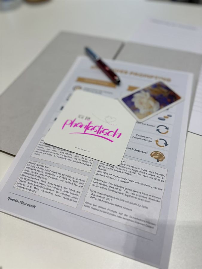 Arbeitsblatt aus einem KI-Kurs, darauf eine Karte mit der Aufschrift „Ich bin phantastisch“